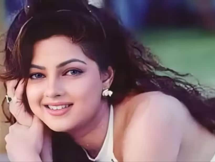 অভিনেত্রী বলে চলেন যে, “আমি নবরাত্রি পালন করতাম। আর নবরাত্রি আসলে ৯ দিন-ব্যাপী সিদ্ধি। উপোস করার প্রতিজ্ঞা করেছিলাম। সকালে, দুপুরে এবং সন্ধ্যায় তিনটি যজ্ঞ করেছিলাম। এর জন্য ব্যবহার করেছিলাম চন্দন কাঠ। সেই সময় বলিউডে আমার ডিজাইনার বলেছিলেন যে, ‘মমতা আপনি এটা কী করছেন। আপনি অত্যন্ত সিরিয়াস হয়ে গিয়েছেন। উঠে আসুন। ৯ দিন যথেষ্ট। এবার যাওয়া যাক’। এরপর আমরা তাজে যাই। এরকম হয়েছিল ১টা কিংবা ২টো নবরাত্রিতে। এরপর আমি স্কচ নিয়েছিলাম। আর ২ পেগ স্কচ নেওয়ার পরে আমি শৌচাগারে গিয়েছিলাম। মনে হচ্ছিল যেন মদ আমার মাথায় উঠে গিয়েছিল। 