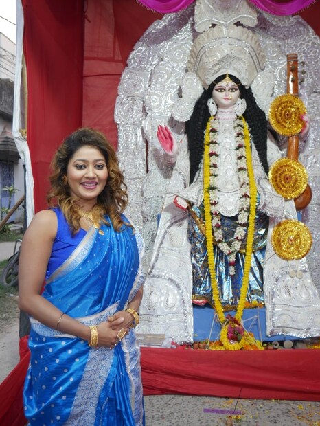 এই প্রসঙ্গে অভিনেত্রী পায়েল জানিয়েছেন যে, ‘‘মুখ্যমন্ত্রী মমতা বন্দ্যোপাধ্যায় যদি মহিলাদের জন্য লক্ষ্মীর ভাণ্ডার দিতে পারেন এবং সব মহিলার জন্য ৫০০ টাকা করে দিতে পারেন, তাহলে আমরা কেন একসঙ্গে জোটবদ্ধ হয়ে অথনৈতিক ভাবে সাহায্য করতে পারব না? যদিও বা এইটা এখন বেড়েছে। তবে আমরাও আজ থেকে ৫০০ টাকা দিয়ে এই উদ্যোগ শুরু করলাম। আর এই সকল পরীক্ষার্থীদের মধ্যে যারা মাধ্যমিক পরীক্ষায় সর্বোচ্চ নম্বর পাবে, তাদের মধ্যে একজন ছাত্র এবং ছাত্রীকে ৫০০০ টাকা করে তুলে দেওয়া হবে।” 