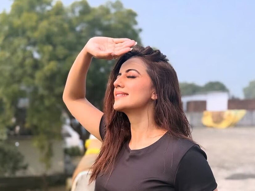 ই-টাইমস-এর প্রতিবেদন অনুযায়ী, অক্ষরা জানিয়েছেন, পবনের বিয়ের পরই তাঁদের সম্পর্ক ভেঙে যায়। কিন্তু পবন তা মানতে রাজি হননি। অভিযোগ, পবন না কি অক্ষরাকে এই সম্পর্ক চালিয়ে যাওয়ার জন্য জোর করতে থাকেন। 