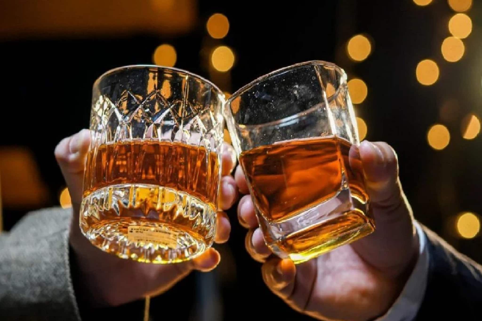 ৫০০ টাকার বোতল পাবেন ১০০ টাকায়! ভারতে সব থেকে সস্তায় মদ পাওয়া যায় কোথায় জানেন?