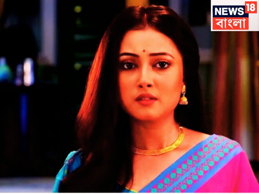 মনের অগোচরে কখন যেন জীবন্ত হয়ে ওঠে ৷ হঠাৎ করে ভাললাগার চরিত্রগুলি ভালবাসার মানুষে পরিণত হয়ে ওঠে ৷ সরাসরি ড্রয়িং রুম থেকে বেডরুমে পৌঁছে যান তা বুঝতেই পারা যায়না ৷ প্রতীকী ছবি ৷