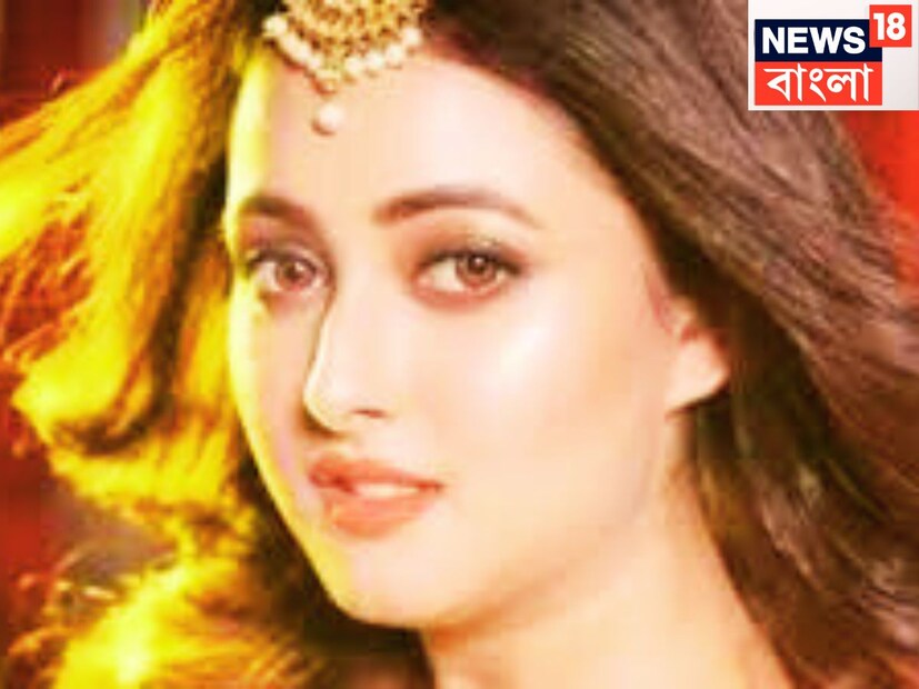 তার আগে ইটিভি বাংলার দুই পৃথিবী ধারাবাহিক থেকেই যাত্রা শুরু করেন তিনি ৷ কে আপন কে পরের কেন্দ্রীয় চরিত্রে তিনি অভিনয় করতেন সেই সুবাদে পেতেন ২০,০০০ টাকা ৷ প্রতীকী ছবি ৷