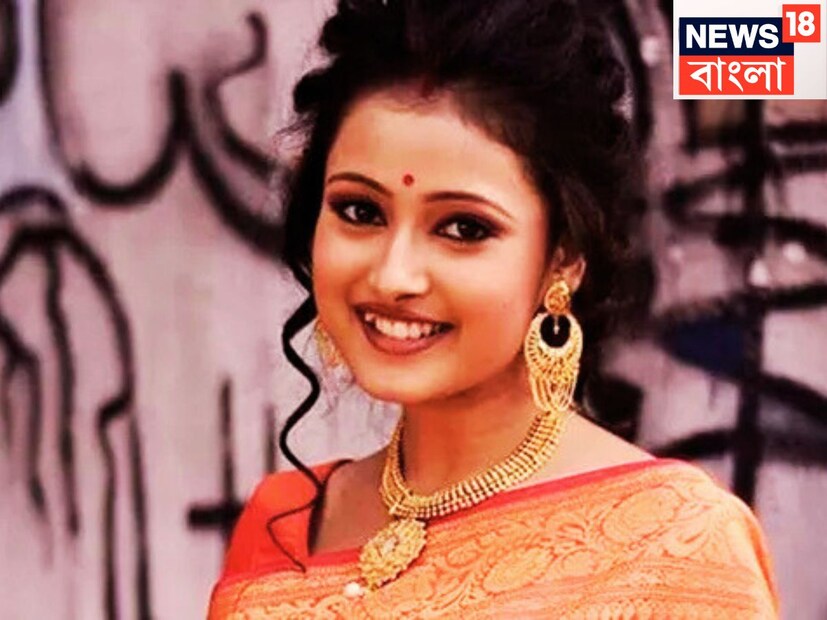 দত্ত বাড়ির বউ পর্ণা রুবেলের সঙ্গে তাঁর সম্পর্কের রসায়ন দর্শকেরা বিশেষ করে পছন্দ করেছেন ৷ পর্ণার আগে সবাই পল্লবীকে জবা হিসাবেই বেশি চিনতেন ৷ প্রতীকী ছবি ৷