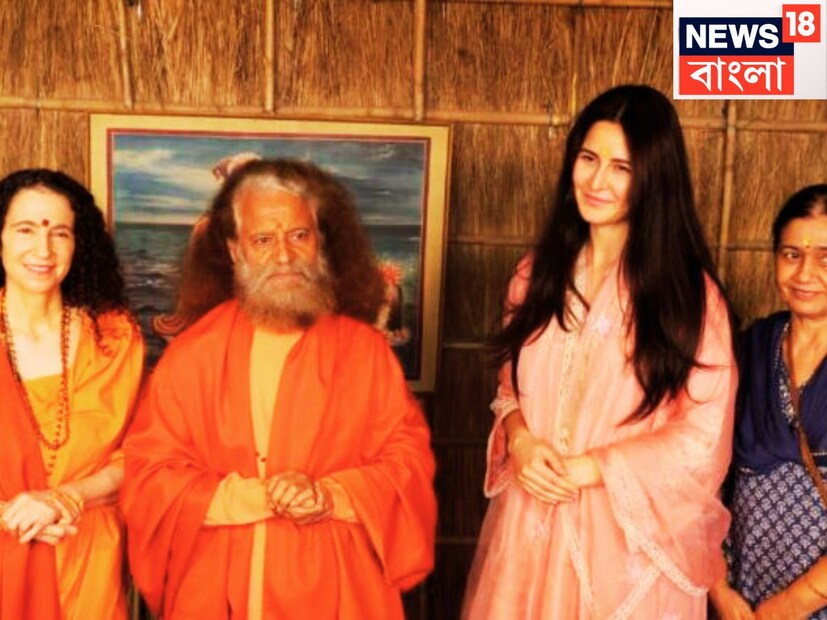 সঙ্গে ছিলেন শাশুড়ি বীণা কৌশল গঙ্গাস্নান থেকে সন্ধ্যারতি সবই নিয়ম মেনে করেছেন ৷ ফাইল ছবি ৷