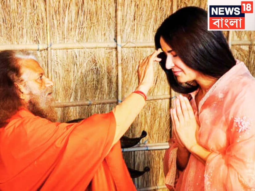 পোশাকের সঙ্গে গলায় ছিল রুদ্রাক্ষের মালা পরেছিলেন ৷ স্বামী ভিকি কৌশলের সম্প্রতি ছবি ছাওয়ার মুক্তির জন্য ব্যস্ত ছিলেন ৷ ফাইল ছবি ৷