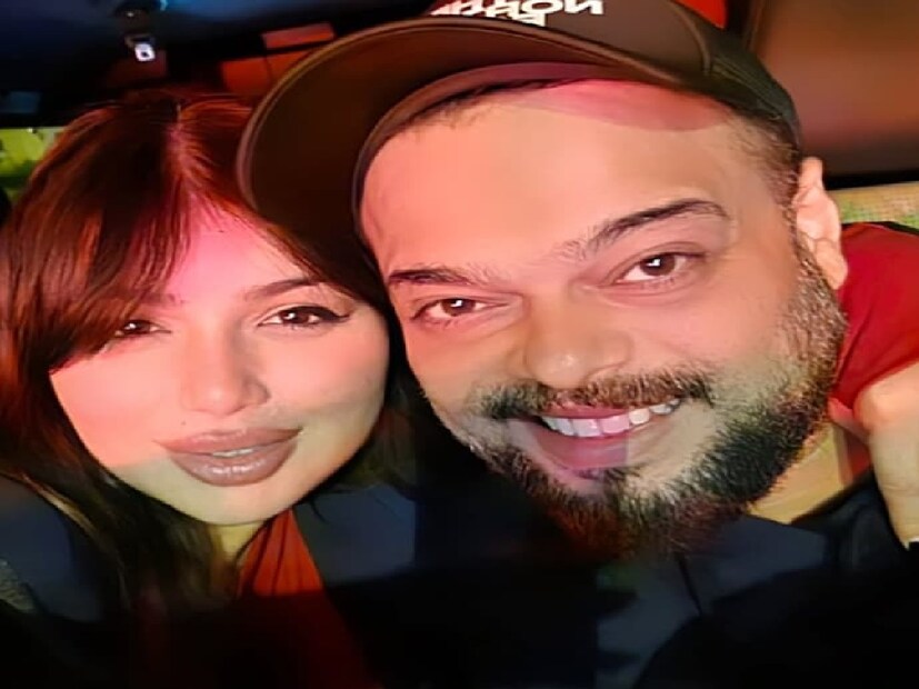অভিনেত্রী বলিউডে অভিষেকের সঙ্গে সঙ্গেই তারকা হয়ে ওঠেন। সলমন খানের সঙ্গে তার জুটি সুপারহিট হয়েছিল, তবে তিনি সিনেমার চেয়ে বেশি আলোচনায় ছিলেন তার ব্যক্তিগত জীবনের কারণে। আসলে, অভিনেত্রী প্রেমের জন্য তার উজ্জ্বল ক্যারিয়ার ছেড়ে দিয়েছিলেন এবং অন্য ধর্মের একজন ব্যবসায়ী এবং সমাজবাদী পার্টির এক এমএলএ’র ছেলের সঙ্গে বিয়ে করেছিলেন। (ছবি সৌজন্য: Instagram@ayeshatakia)