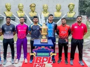 দুর্দশা বাংলাদেশ ক্রিকেটে! ভাড়া না মেটানোয় ক্রিকেটারদের ব্যাট-প্যাড আটকে রাখলেন বাসচালক দুর্দশা বাংলাদেশ ক্রিকেটে! ভাড়া না মেটানোয় ক্রিকেটারদের ব্যাট-প্যাড আটকে রাখলেন বাসচালক