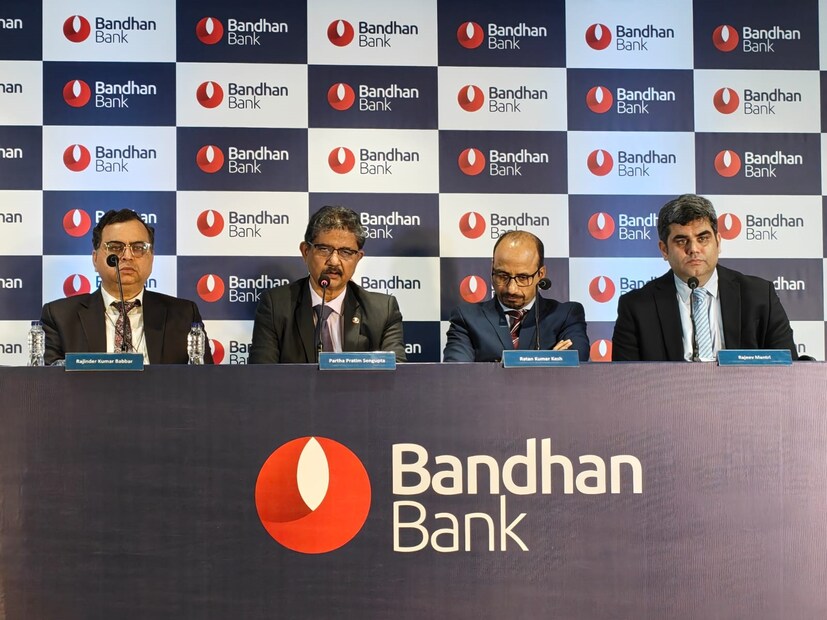 নেট ইন্টারেস্ট মার্জিনও কিছুটা কমেছে। NIM-এর পরিমাণ দাঁড়িয়েছে ৬.৯ শতাংশ। যা আগের বছরের এই সময় ৭.২ শতাংশ ছিল। প্রভিশনস বেড়ে ১,৩৭৬ কোটি টাকা হয়েছে, যেখানে আগের বছর ছিল ৬৮৪ কোটি টাকা। 