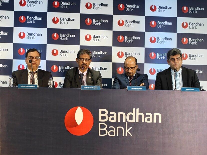 তবে বন্ধন ব্যাঙ্কের শেয়ারের দাম বেড়েছে। শুক্রবার বাজার বন্ধের আগে বন্ধন ব্যাঙ্কের শেয়ার ২.১৯ শতাংশ বেড়ে ১৫১.৪৫ টাকা হয়। আগের সেশনে দাম ১৪৮.২০ টাকা ছিল। ২০২৪ সালের ২ ফেব্রুয়ারি ৫২ সপ্তাহের সর্বোচ্চ স্তরে পৌঁছেছিল দাম, ২৩২.৫০ টাকায়। তবে গত পাঁচ বছরের নিরিখে বন্ধন ব্যাঙ্কের শেয়ারের দাম ৬৫.৩৭ শতাংশ এবং এক বছরের নিরিখে ৩৪ শতাংশ কমেছে। 