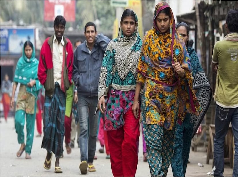 শিবির সদস্যরা ভারতীয় শিক্ষার্থীদের ইসলামিক স্টাডি সার্কেলে আমন্ত্রণ জানায়, ধর্মীয় আলোচনার সঙ্গে লস্কর-ই-তৈবার প্রচারণার ভিডিও মিশিয়ে। ঢাকা বিশ্ববিদ্যালয়ে নিহত কাশ্মীরি সন্ত্রাসবাদীদের শহিদ হিসেবে গৌরবান্বিত করা হয়েছে। ভারতে লস্কর-ই-তৈবার হামলার ফুটেজ টেলিগ্রাম এবং সিগন্যালের মতো এনক্রিপ্টেড অ্যাপের মাধ্যমে শেয়ার করা হচ্ছে, যেখানে পহেলগাঁও হামলার মতো ঘটনার ভিডিও ভারতবিরোধী মনোভাব উস্কে দেওয়ার জন্য প্রচার করা হচ্ছে।