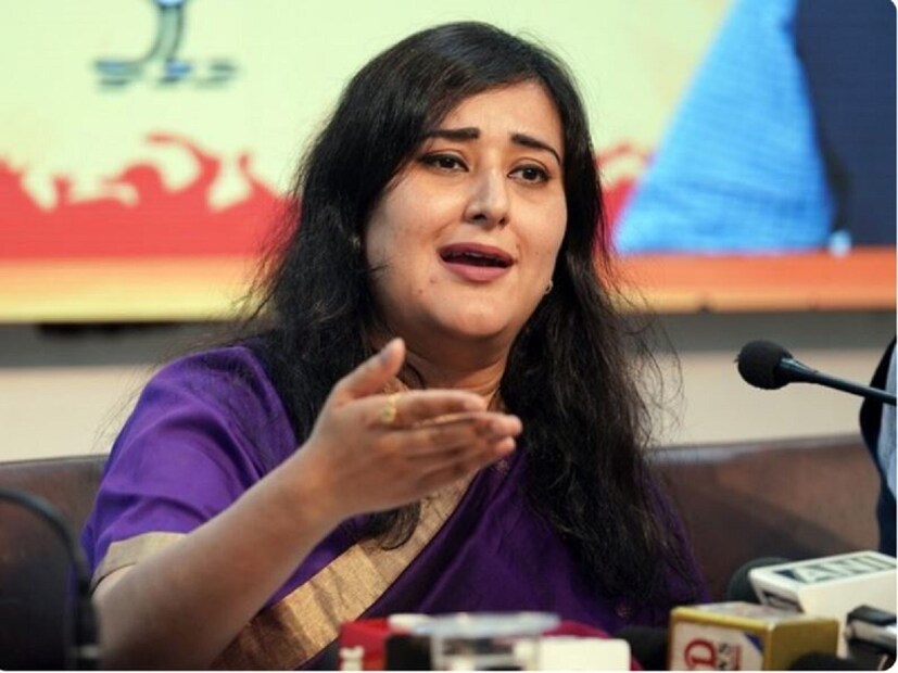 এর পাশাপাশি প্রয়াত প্রাক্তন বিদেশমন্ত্রী সুষমা স্বরাজের বাঁশুরি স্বরাজের নামও দিল্লির নতুন মুখ্যমন্ত্রী হিসেবে উঠে আসছে৷ এই মুহূর্তে নতুন দিল্লি লোকসভা কেন্দ্রের সাংসদ তিনি৷ 