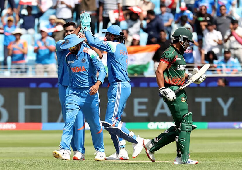 এবার বাংলাদেশের সমর্থকদের একাংশ ভয়ঙ্কর অভিযোগ করলেন। তাঁরা এবার দাবি করলেন, ভারতের এক তারকা বোলার নাকি চাকিং করেন! অর্থাৎ অবৈধ বোলিং অ্যাকশন তাঁর। যদিও এই দাবির সাপেক্ষে কোনও যুক্তি বা প্রমাণ তাঁরা দিতে পারেননি।