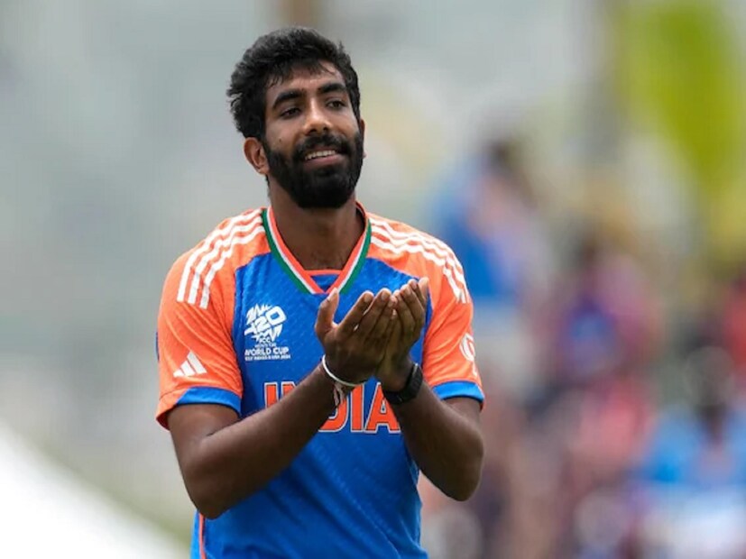 মাত্র ১৪ বছর বয়সে ক্রিকেটের সফর শুরু করেন। এরপর ২০১৩ সালে মুম্বই ইন্ডিয়ান্সে যোগ দেওয়ার পর তাঁর জীবনে আসে উল্লেখযোগ্য মোড়। বোলিংয়ের খুঁটিনাটি শেখেন সেখানে। সেই সঙ্গে পেয়েছিলেন সচিন তেন্ডুলকরের মতো কিংবদন্তি ক্রিকেটারের গাইডেন্সও। নিজের আইপিএল ডেবিউয়ে বিরাট কোহলিকে ধরাশায়ী করেছিলেন বুমরাহ। ওই ম্যাচে নিয়েছিলেন ২টি উইকেট। 