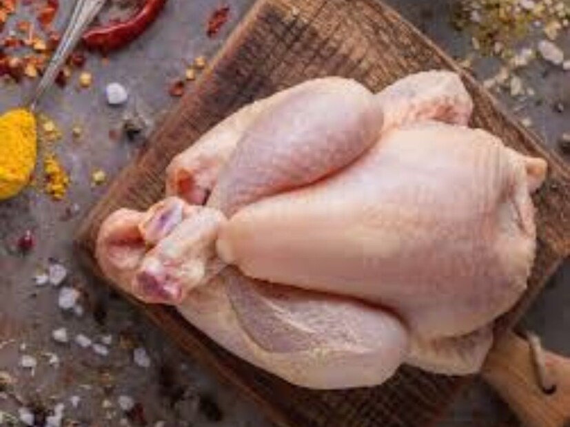 বাঙালির ছুটির দিন মানেই পাতে হয় চিকেন নয়তো মাটন। তবে মুরগীর মাংসের এমন কোনও অংশ খাওয়া একেবারেই উচিত নয় জানেন? 