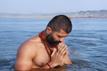 মায়ের সঙ্গে মহাকুম্ভে বিজয় দেবরকোন্ডা, সঙ্গে ছিলেন আল্লু অর্জুনের স্ত্রী স্নেহা রেড্ডিও