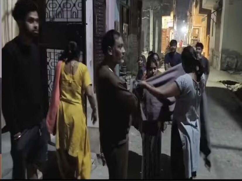 রিখটার স্কেলে ভূমিকম্পের তীব্রতা  ৪ থাকলেও ভূমিকম্পের উৎসস্থল নয়াদিল্লির কাছেই হওয়ায় কম্পনের তীব্রতা ছিল অত্যন্ত বেশি৷ আতঙ্কেই ভোর সাড়ে পাঁচটায় রাস্তায় নেমে আসেন বহু মানুষ৷ 