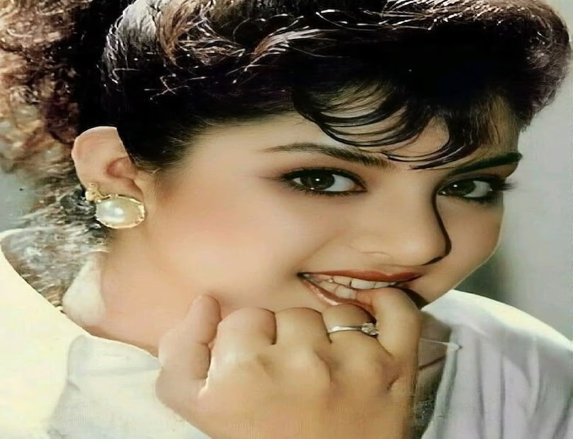 ১৯৯২ সালের ১০ মে যখন গোপনে বিয়ে করেন, তখন দিব্যা ভারতীর বয়স মাত্র ১৮ বছর। জন্মসূত্রে হিন্দু হওয়ায় তিনি ধর্মবদল করেন এবং 'সানা' নাম ধারণ করেন।