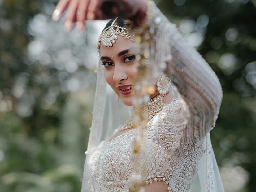 অবশেষে চারহাত এক  হল অভিনেত্রী মেহজাবিনের৷ কার সঙ্গে বিবাহবন্ধনে আবদ্ধ হলেন মেহজাবিন? তা জানার জন্য মুখিয়ে রয়েছেন ভক্তরা৷
