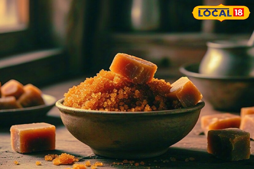 গুড় হজমে সহায়ক উৎসচক গুলিকে আরোও সক্রিয় করে তোলে। ফলে পেটফাঁপা, বদহজমের মতো সমস্যাগুলি দ্রুত নিরাময় করতে পারে গুড়।