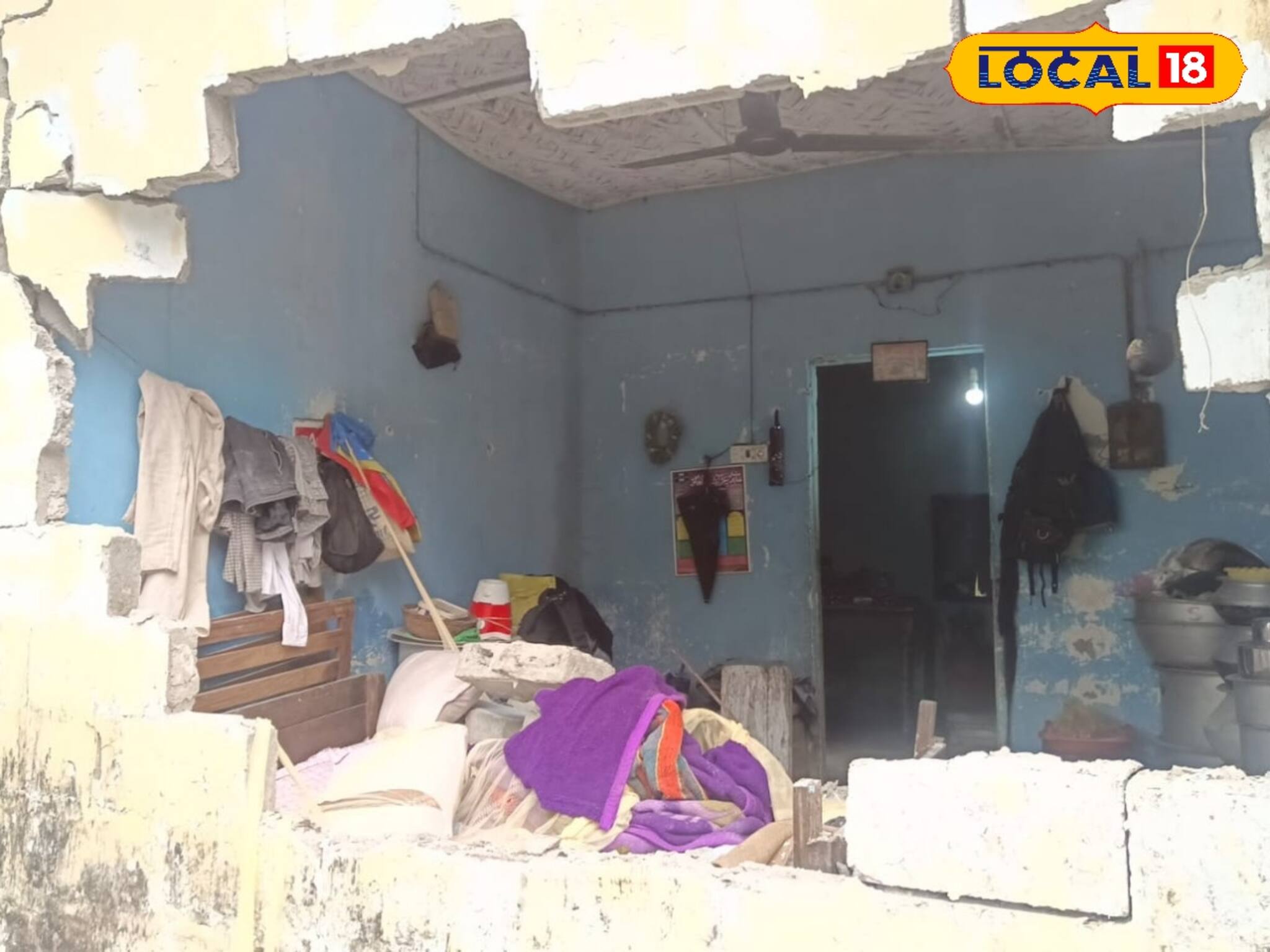 শুঁড়ে পেঁচিয়ে আছাড় মারতে যাচ্ছে বুনো হাতি, কীভাবে ছেলেকে বাঁচালেন মা, শিউরে উঠবেন