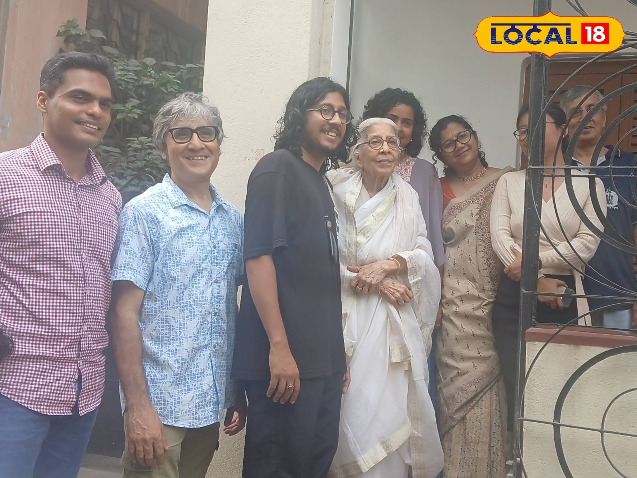 বৃদ্ধ ঠাকুমার জন্য নাতি যা করল, হাওড়ার ঘটনায় চোখে জল আসবে