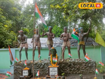 চাঁদপুর আদিবাসী গ্রামে মেঘাই সর্দারএর নির্মীয়মান মূর্তি