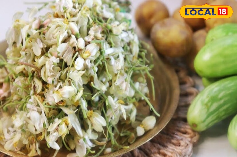 কী ভাবে খাবেন এই ফুল! সজনে ফুল খেতেও লাগে খুব ভাল।এখন বাজারে গেলেই পেয়ে যাবেন এই ফুল।সজনে ফুলের সঙ্গে বেগুন মিশিয়ে বানিয়ে নিন দারুণ তরকারি।এছাড়াও সজনে ফুলের সঙ্গে ছোট ছোট করে আলু কুচি করে পোস্ত বানিয়ে খেতে পারেন।