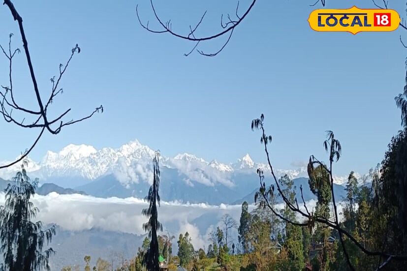 শুক্রবার সকাল থেকেই ঘন কুয়াশার চাদরের মাঝে ঝলমলে রোদের খেলা।একদিকে ঘন কুয়াশা অন্যদিকে বৃষ্টি সবকিছুর মাঝেই এই মিঠে রোদ যেন সামান্য স্বস্তি দিল উত্তরবঙ্গবাসীর মনে। বৃষ্টির পরেই ধীরে ধীরে উত্তরবঙ্গ থেকে বিদায় নেবে শীত।