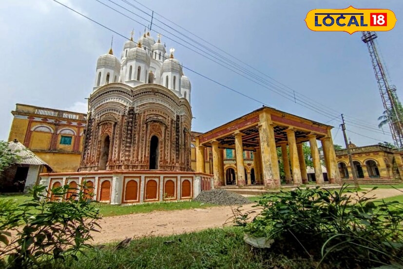বাঁকুড়া জেলার পশ্চিমের হদলনারায়ণপুরের রাজবাড়ি। চলে আসুন শীতের শেষে।