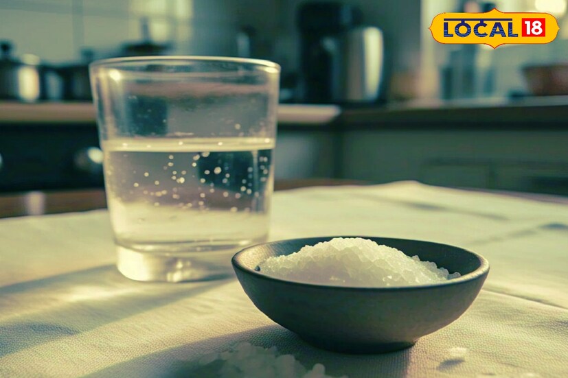 নুন-জল পান করলে কোষ্ঠকাঠিন্যের, হজমের সমস্যা থেকে মুক্তি মেলে। এছাড়া এই নুন-জল পেটের স্বাস্থ্য ভাল রাখে সহজে।