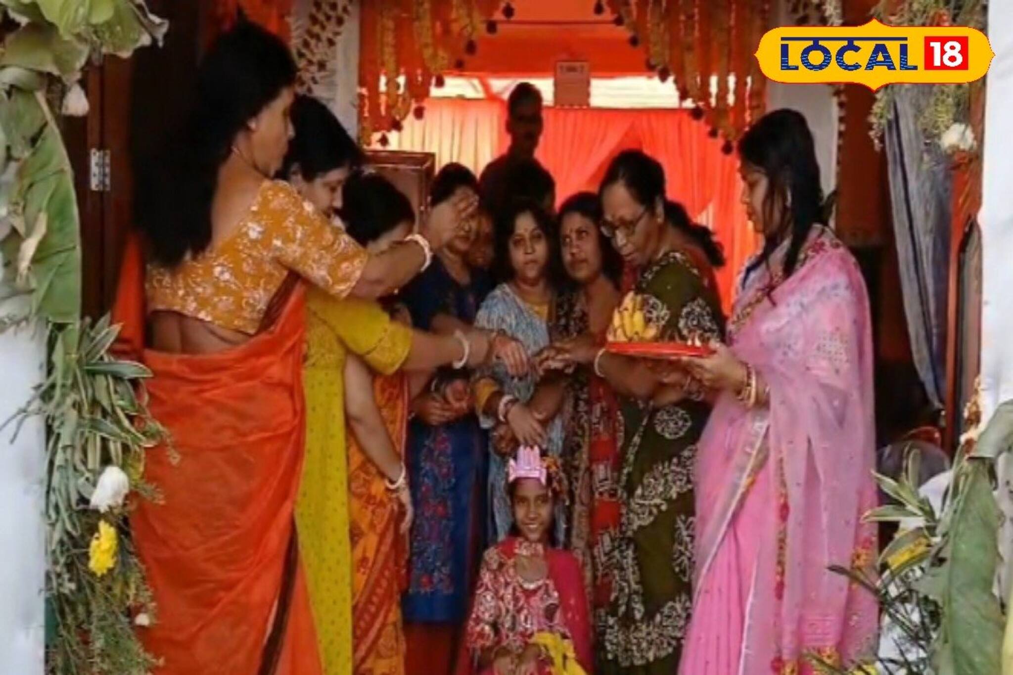 উপনয়ন অনুষ্ঠানে পৈতে ধারণ করল ৯ বছরের মেয়ে, ছক ভাঙা অনুষ্ঠানে বাজিমাত মালদহের দম্পতির