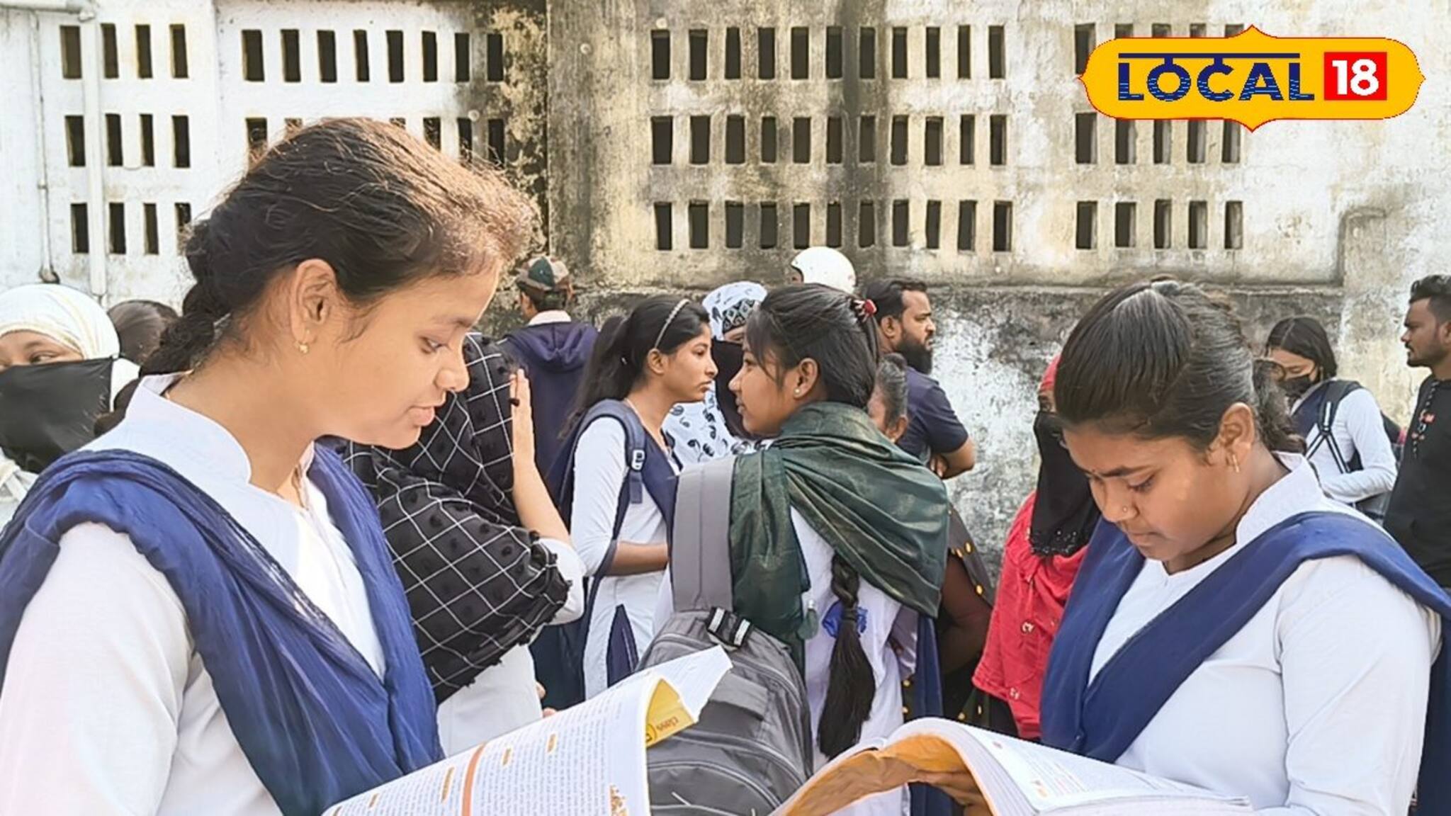 মাধ্যমিকের প্রথম দিনেই হুগলিতে ছেলেদের হারিয়ে দিল মেয়েরা! উঠে এল ফাটাফাটি পরিসংখ্যান