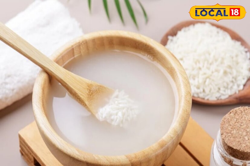 শ্যাম্পু ব্যবহারের পরে ভাতের মাড় ব্যবহার করলে উপকার পাওয়া যাবে। কারণ এতে প্রাকৃতিকভাবে পাওয়া ভিটামিন এবং পুষ্টি যেমন জ্বালা পোড়া কমায়, চুলকানি থেকে মাথার ত্বককে রক্ষা করে। 