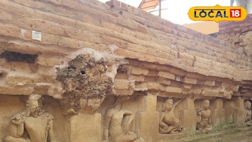 দেওয়ালে