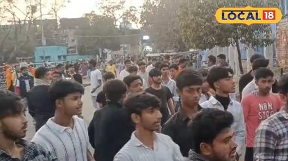 পড়ুয়াদের বিক্ষোভ 