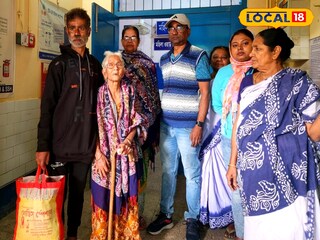ততক্ষণে ওই বৃদ্ধা শারীরিকভাবে বেশ অসুস্থ হয়ে পড়েছেন ধকলে। এরপর পুলিশের তরফ থেকে তাকে স্থানীয় জে আর ধর মেডিক্যাল কলেজে ভর্তি করানো হয়। তবে কোনোভাবেই ঠিকানা না মেলায়, দফায় দফায় ডাক্তার বাবু থেকে নার্সরাও নানা ভাবে জানতে চান ওই বৃদ্ধার নাম ঠিকানা।
