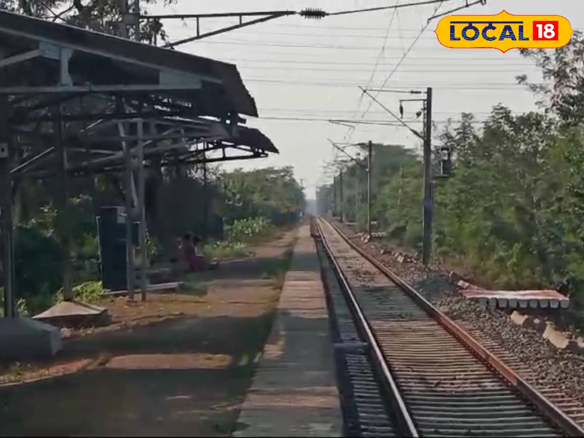 প্রবেশ হোক বা প্রস্থান! রাজ্যের এই স্টেশনে যাতায়াতে নেই কোন রাস্তা, ভরসা সেই রেললাইন