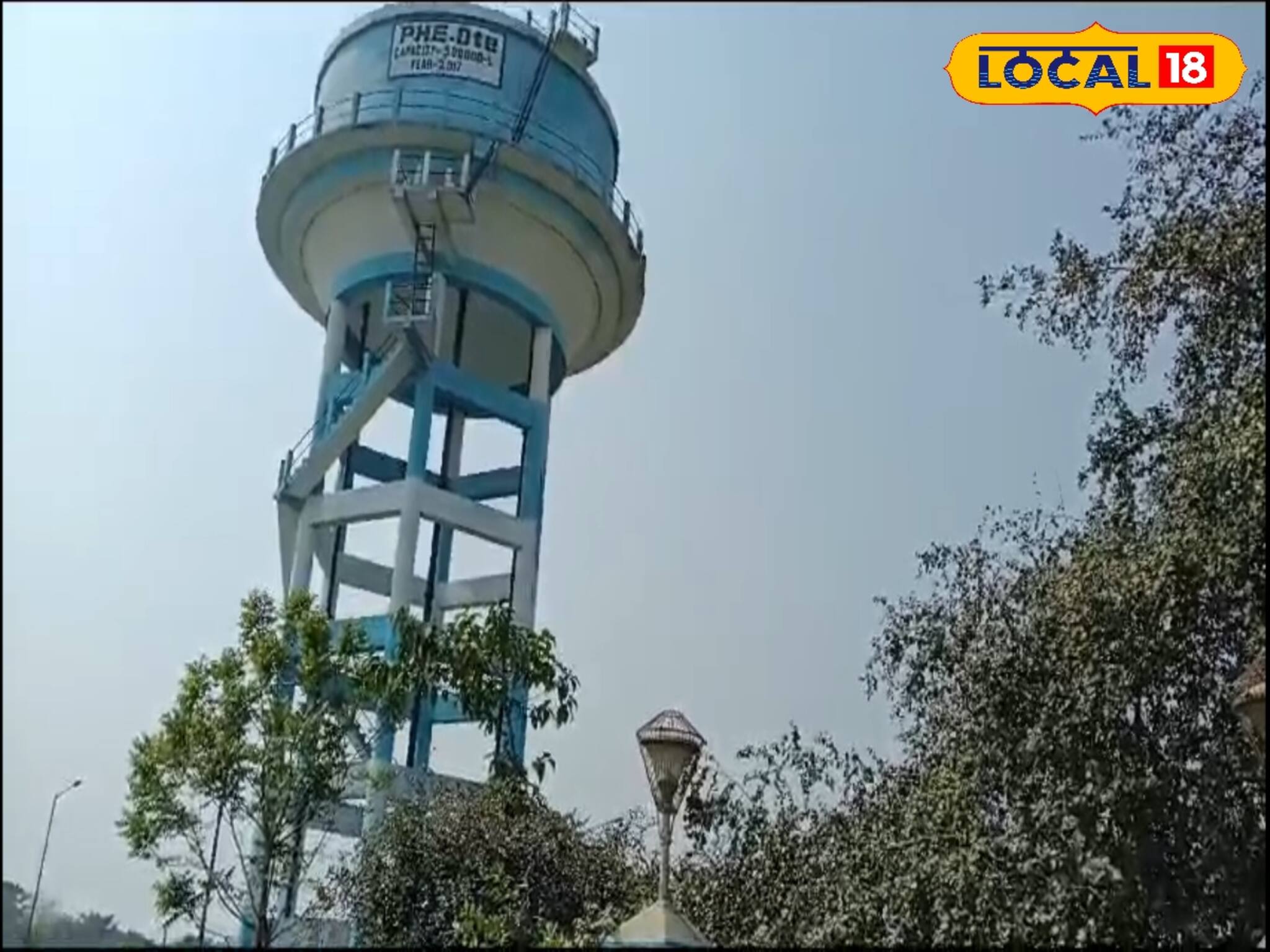 'বিষ' পান বিশ পরিবারের! সামান্য পানীয় জল পেতে ঠেঙাতে হচ্ছে ২ কিমি পথ