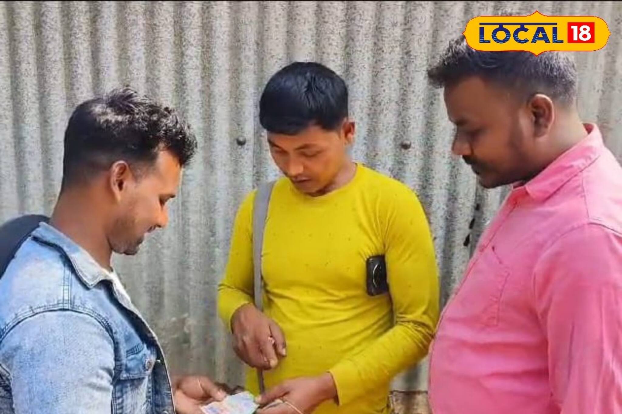 কী কাণ্ড! এই দোকান থেকে লটারি কাটলেই কোটি টাকা মিলছে! উপচে পড়ছে ভিড়