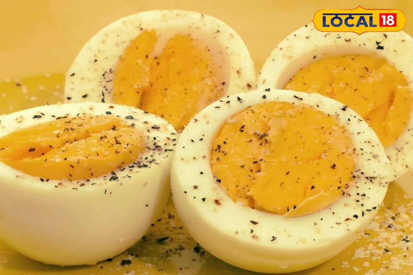 ডিম প্রোটিন এবং বায়োটিনের একটি দুর্দান্ত উৎস। ডিমের প্রোটিন চুল মজবুত করতে সাহায্য করে। বায়োটিন চুলের বৃদ্ধি করে এবং চুল পড়া কমিয়ে দেয় সহজে।