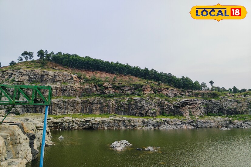 এরপরে চলে যান মার্বেল লেক। প্রকৃতির অপরূপ রূপের ঝলক মিলবে এখানে। বিভিন্ন সময়তে সিনেমার শুটিং হতে দেখা যায় এই জায়গায়।