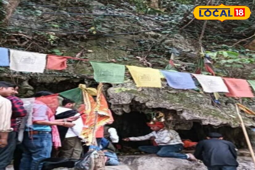 মন্দির যাওয়ার পথে ভান্ডারা বসানো হয়েছে। এছাড়াও পানীয় জল ও পুন্যর্থীদের শরবত পান করানোর ব্যবস্থা করা হয়েছে। পুজো দিয়ে ফেরার পথে পুণ্যার্থীদের ভান্ডারার থেকে খিচুড়ি দেওয়া হচ্ছে।