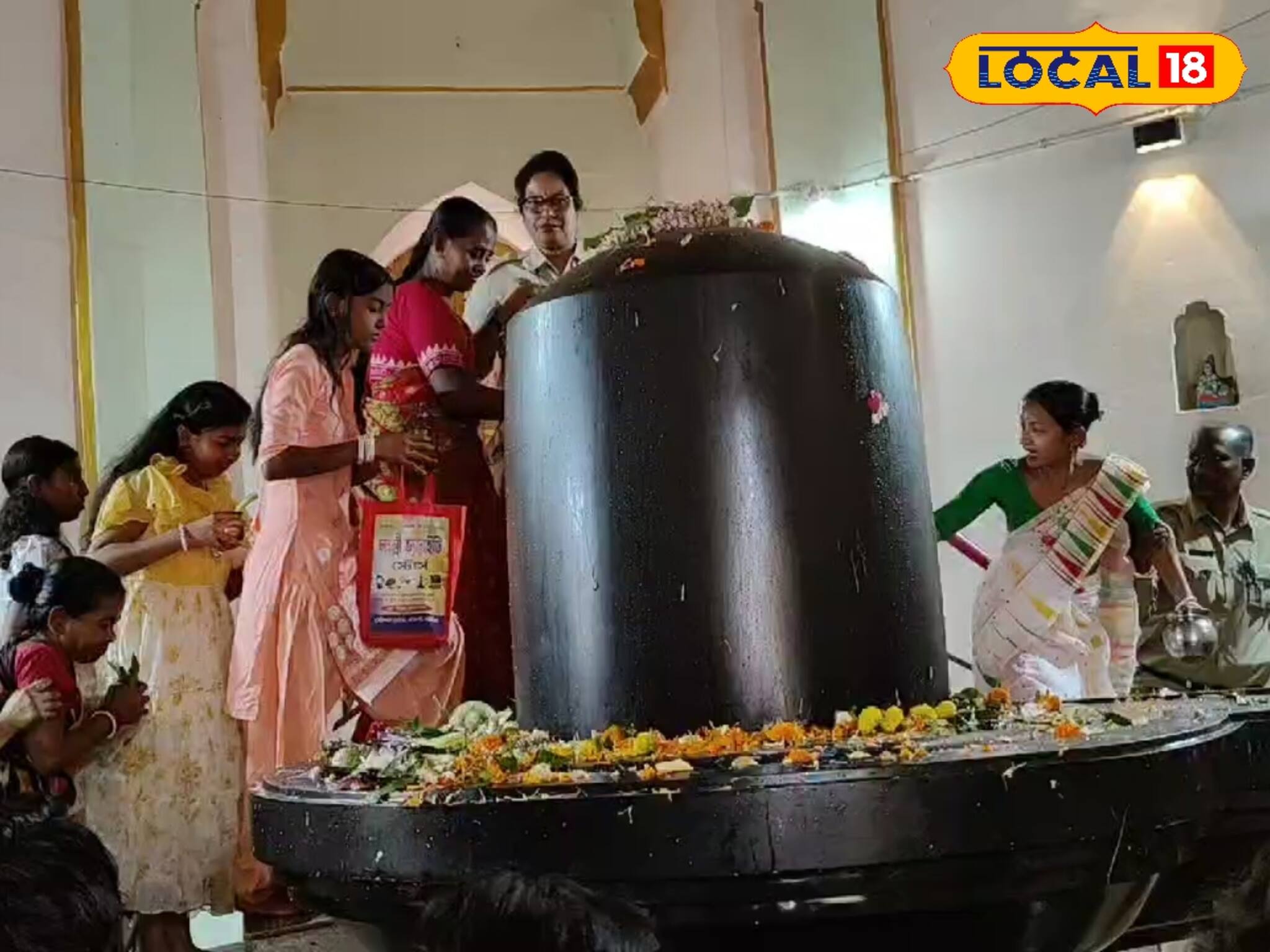 শিবরাত্রির দিনে লক্ষাধিক ভক্তের সমাগম এশিয়ার দ্বিতীয় বৃহত্তম শিব নিবাস মন্দিরে