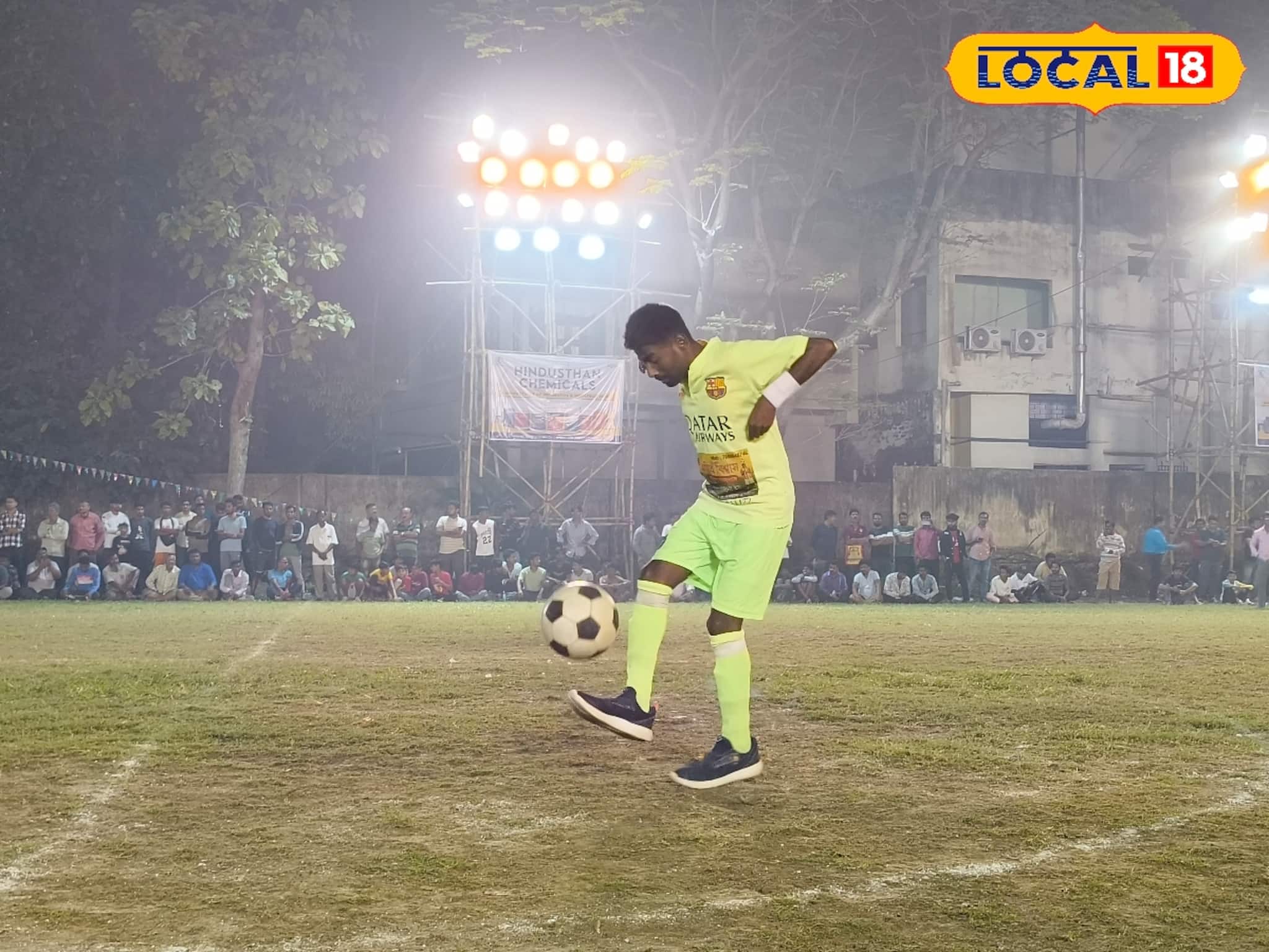 ফুটবলে জাগলিং দেখিয়ে সংসার সামলাচ্ছেন বিশেষভাবে সক্ষম অমিত