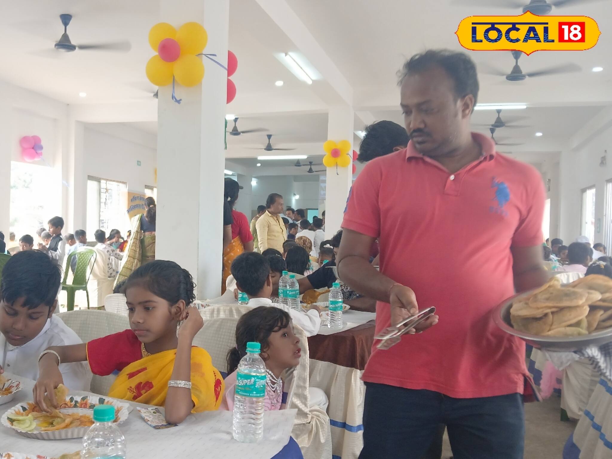 প্রাথমিক স্কুলে 'মিলন উৎসব', অনুষ্ঠান বাড়ি ভাড়া করে খাওয়া দাওয়ার এলাহি আয়োজন