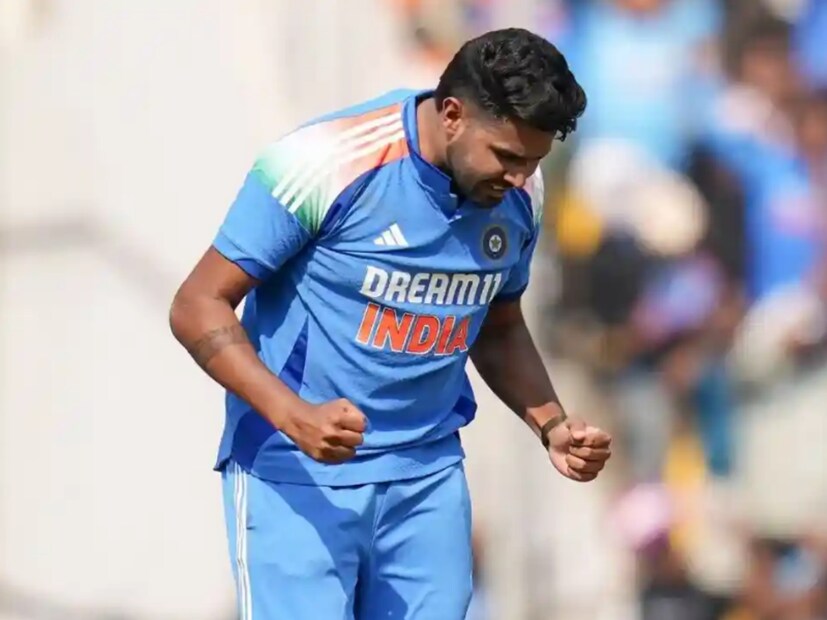 সংবাদমাধ্যম টাইমস অফ ইন্ডিয়ার একটি রিপোর্ট অনুযায়ী, ভারতে ফেরত পাঠানো হয়েছে তারকা পেসার হর্ষিত রানাকে। প্রথম টেস্টে বোলারদের খারাপ পারফরম্যান্সের পরে দ্বিতীয় টেস্টে অনেকেই আশা করেছিলেন প্রথম একাদশে ফিরতে পারেন হর্ষিত রানা।