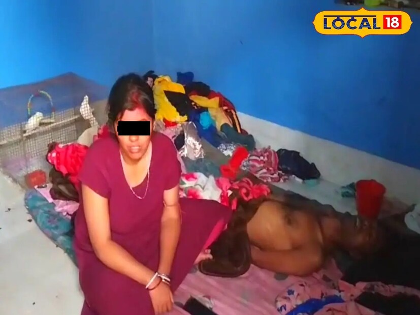 আর তারপরেই মৃত্যু হয় অভি দাস নামে ওই যুবকের। এরপর সারারাত স্বামীর মৃতদেহ আগলে সেখানেই বসেছিলেন স্ত্রী।