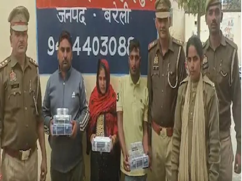 ধনী প্রতিবেশীদের সঙ্গে পাল্লা দিতে এই দম্পতি বেআইনি আফিম পাচার শুরু করেন। তাঁদের পুরো পরিবারই এই অবৈধ ব্যবসার সঙ্গে যুক্ত ছিল। ঝাড়খণ্ড থেকে চোরাই পথে আফিম এনে তা কম দামে কিনে, বেশি দামে বিক্রি করত এই পরিবার। 