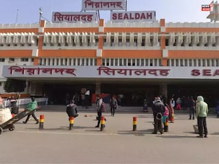 ফের ট্রেনে আতঙ্ক! নৈহাটি লোকালে আগুন! 