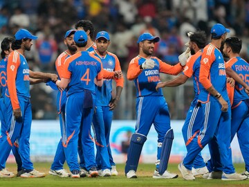 ফের ভারতের অধিনায়ক বদল! লজ্জার রেকর্ডের পর 'সূর্যাস্ত'! ভাগ্য খুলবে কার? ফের ভারতের অধিনায়ক বদল! লজ্জার রেকর্ডের পর 'সূর্যাস্ত'! ভাগ্য খুলবে কার?